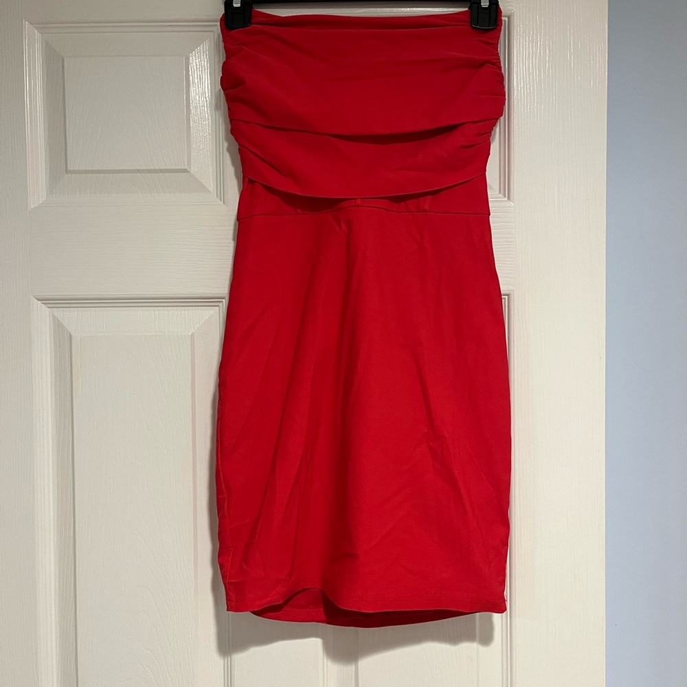 Elegant Red Strapless Dress
